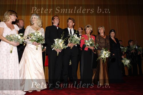 Amsterdam  13 oktober 2008
premiere  Bride flight in tuschinski.Waldemar Torenstra Karina Smulders Anna Drijver Elise Schaap Pleuni Touw Petra Laseur en Willeke v Ammelrooy
Peter Smulders bv