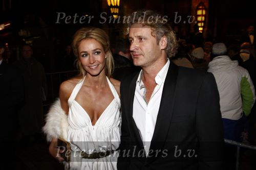 Amstedam 8 december 2008
Prmiere film Wit licht in Tuschinski. Wendy v Dijk en Erland Galjaard
Peter Smulders bv