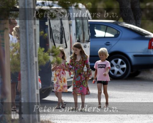 Ibiza  12 juli 2008
Wendy v Dijk met haar zoontje Sem en broer Mike v Dijk op vakantie op ibiza.