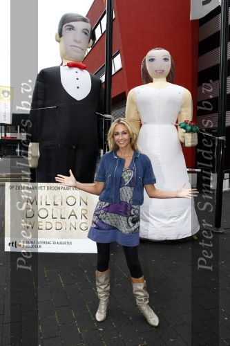 Hilversum 22 augustus 2008
Wendy v Dijk bij de presentatie van haar nieuwe progreamma one million dollar wedding.
Peter Smulders bv
