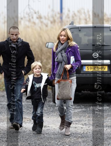Uithoorn 23 januari 2008
Wendy v Dijk met Sem en broer Mike voorlezen tijdens de nationale vorleesdag  bij de speeldoos.