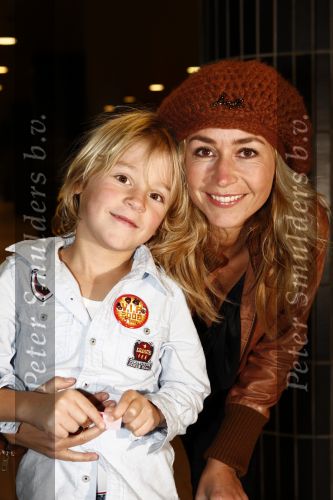 Rotterdam 30 november 2008
Het feest van Sinterklaas in ahoy .Wendy v Dijk met Sem
Peter Smulders bv