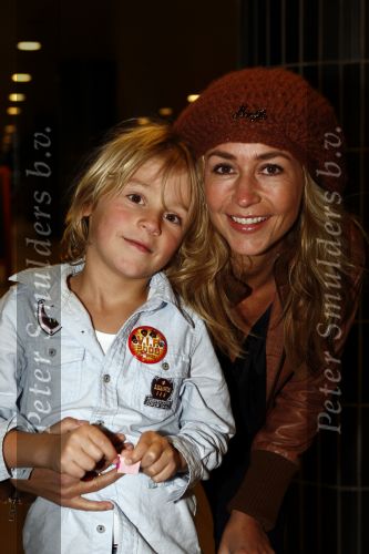Rotterdam 30 november 2008
Het feest van Sinterklaas in ahoy .Wendy v Dijk met Sem
Peter Smulders bv