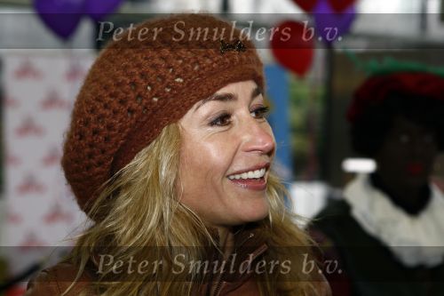 Rotterdam 30 november 2008
Het feest van Sinterklaas in ahoy . Wendy v Dijk met zwarte piet
Peter Smulders bv