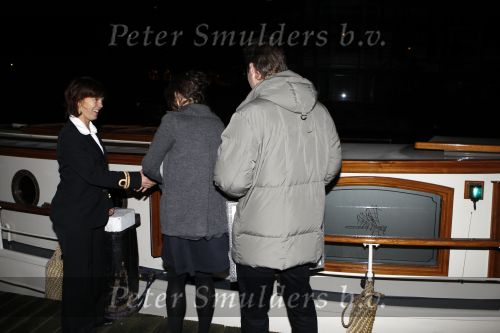 Amsterdam 22 november 2007
Daphne Bunskoek viert haar verjaardag met vrienden en Wessel v Diepen op een boot . Ook krijgt ze van vrienden een nieuwe fiets omdat haar oude fiets afgelopen week gestolen is.