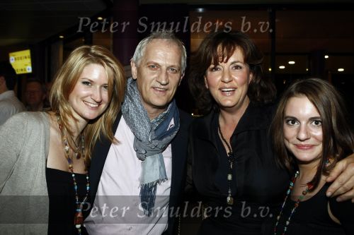 Gouda 17 november 2008
Premiere Boeing Boeing met Jon v Eerd Lone v Roosendaal Wilbert Gieske en Dominique v Vliet. Wilbert Gieske met vrouw en dochters
Peter Smulders bv