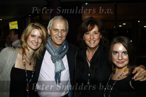 Gouda 17 november 2008
Premiere Boeing Boeing met Jon v Eerd Lone v Roosendaal Wilbert Gieske en Dominique v Vliet. Wilbert Gieske met vrouw en dochters
Peter Smulders bv