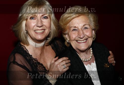 Zaandam 7 december 2008
Premiere op hoop van zegen.  Willeke en Ria Alberti
Peter Smulders bv