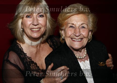 Zaandam 7 december 2008
Premiere op hoop van zegen.  Willeke en Ria Alberti
Peter Smulders bv
