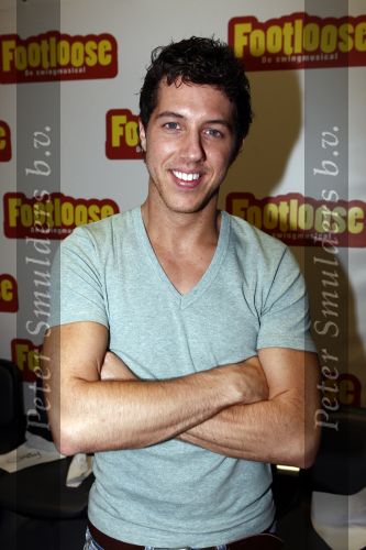 Amsterdam 1 december 2008
Eerste repetitiedag footloose in de focus studios. Roel Vente en Albert Verlinde produderen hem en in de hoofdrollen spelen Kim Lian v d Mey William Spaaij Roy Kullick Talita Angwarmasse Nadine v d Kuyp Vincent de Lusenet Jeroen Phaff en Janke Dekker.
Peter Smulders bv