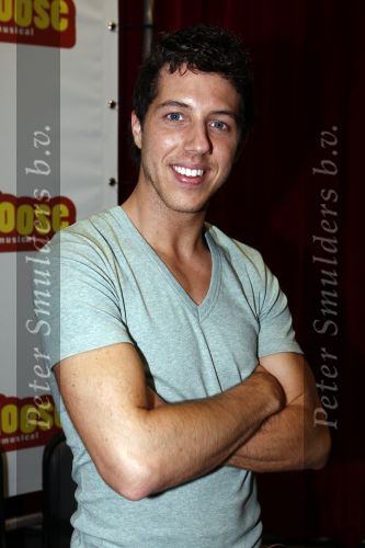 Amsterdam 1 december 2008
Eerste repetitiedag footloose in de focus studios. Roel Vente en Albert Verlinde produderen hem en in de hoofdrollen spelen Kim Lian v d Mey William Spaaij Roy Kullick Talita Angwarmasse Nadine v d Kuyp Vincent de Lusenet Jeroen Phaff en Janke Dekker.
Peter Smulders bv