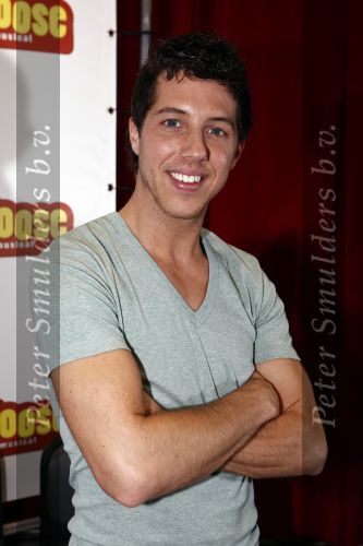 Amsterdam 1 december 2008
Eerste repetitiedag footloose in de focus studios. Roel Vente en Albert Verlinde produderen hem en in de hoofdrollen spelen Kim Lian v d Mey William Spaaij Roy Kullick Talita Angwarmasse Nadine v d Kuyp Vincent de Lusenet Jeroen Phaff en Janke Dekker.
Peter Smulders bv