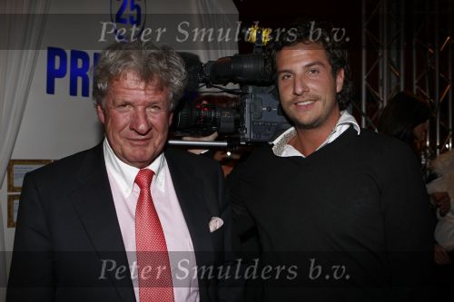 18 December 2008 Kerst/Nieuwjaarsborrel Princess
Willibrord Frequin met zijn zoon en cameraman Louis Frequin
Foto Peter Smulders BV Eindhoven