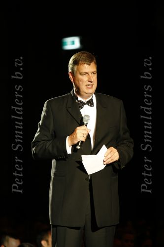Amsterdam 7 november 2008
Duthc fashion award in de beurs van Berlage sponsored by mercedes. Winares Monique v Heistmet mercedes CEO Winfried Blum
Peter Smulders bv