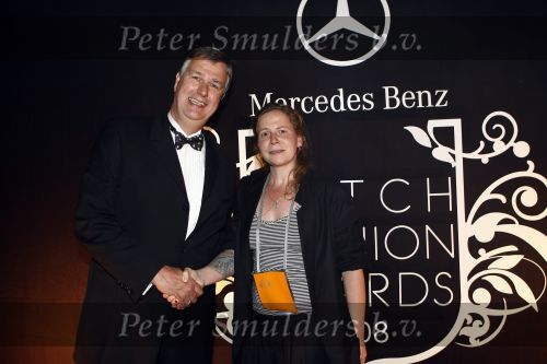 Amsterdam 7 november 2008
Duthc fashion award in de beurs van Berlage sponsored by mercedes. Winares Monique v Heistmet mercedes CEO Winfried Blum
Peter Smulders bv