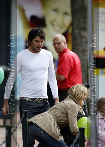 Hilversum 29 juni 2007
Xander de Buisonje Wendy v Dijk zoontje Sem en de moeder van Wendy v Dijk bij Mc Donalds in Hilversum.