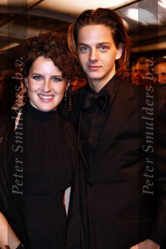 Amstedam 8 december 2008
Prmiere film Wit licht in Tuschinski. jean v d Velde met vrouw en zoon Yannick met zijn vriendin
Peter Smulders bv