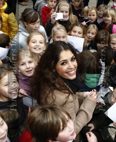 Amsterdam 5 november 2008
Yolanthe Cabau v Kasbergen op school met kinderen voor goed doel Stop kindermisbruik.
Peter Smulders bv