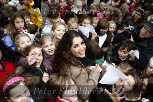 Amsterdam 5 november 2008
Yolanthe Cabau v Kasbergen op school met kinderen voor goed doel Stop kindermisbruik.
Peter Smulders bv