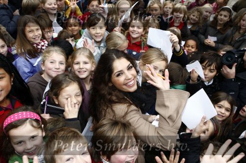 Amsterdam 5 november 2008
Yolanthe Cabau v Kasbergen op school met kinderen voor goed doel Stop kindermisbruik.
Peter Smulders bv