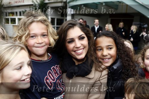 Amsterdam 5 november 2008
Yolanthe Cabau v Kasbergen op school met kinderen voor goed doel Stop kindermisbruik. Maxim en Joelle Gullit et Yolanthe
Peter Smulders bv