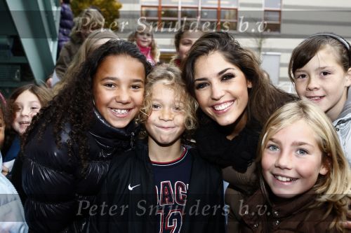 Amsterdam 5 november 2008
Yolanthe Cabau v Kasbergen op school met kinderen voor goed doel Stop kindermisbruik. Maxim en Joelle Gullit et Yolanthe
Peter Smulders bv