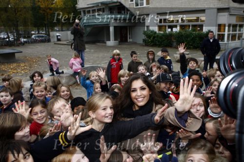 Amsterdam 5 november 2008
Yolanthe Cabau v Kasbergen op school met kinderen voor goed doel Stop kindermisbruik.
Peter Smulders bv