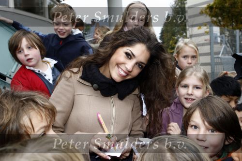 Amsterdam 5 november 2008
Yolanthe Cabau v Kasbergen op school met kinderen voor goed doel Stop kindermisbruik.
Peter Smulders bv