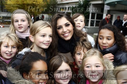 Amsterdam 5 november 2008
Yolanthe Cabau v Kasbergen op school met kinderen voor goed doel Stop kindermisbruik.
Peter Smulders bv