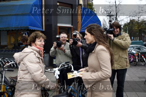 Amsterdam 5 november 2008
Yolanthe Cabau v Kasbergen op school met kinderen voor goed doel Stop kindermisbruik.
Peter Smulders bv