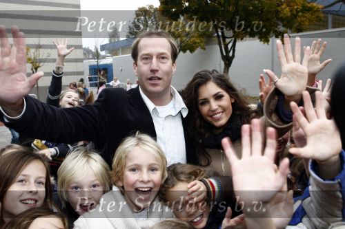 Amsterdam 5 november 2008
Yolanthe Cabau v Kasbergen op school met kinderen voor goed doel Stop kindermisbruik. Yolanthe met Arjan Erkel
Peter Smulders bv