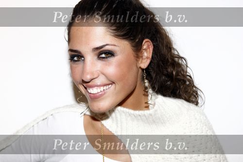 Amsterdam 15 januari 2008
Yolanthe Cabau v Kasbergen krijt smart auto voor haar goede doel.