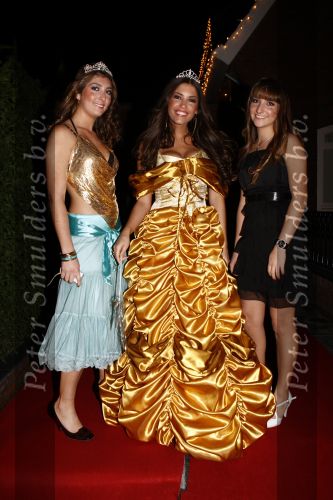 Amsterdam 21 december 2008
House warm party van Jan Smit en Yolanthe Cabau v Kasbergen. Iedereen is verkleed in kleding uit sprookjes. Yolanthe met zussen
Peter Smulders bv