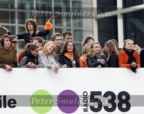 Amsterdam 30 april 2008
Het eerste optreden van Jan Smit na zijn operatie tijdens het radio 538 spektakel op koninginnedag. Jan heeft 8 maanden niet mogen zingen . Yolanthe Cabau v Kasbergen was er natuurlijk bij.
Peter Smulders bv