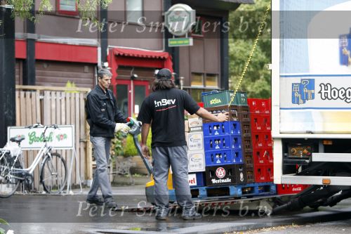 Rotterdam 17 augustus 2007
Yordi Breukhoven werkt bij drankgroothandel.
Hij bezorgt met zijn collega de drank bij horeca bedrijven