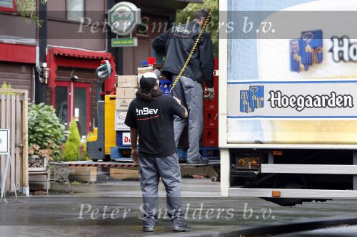 Rotterdam 17 augustus 2007
Yordi Breukhoven werkt bij drankgroothandel.
Hij bezorgt met zijn collega de drank bij horeca bedrijven