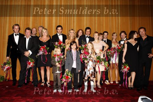 Amsterdam 7 oktober 2007
Premiere alles is liefde in Tuschinski. cast met oa Vigo Waas Wendy v Dijk Paul de Leeuw Daan Schuurmans Michiel Romeyn Chantal janzen Thomas Acda Kim v Kooten Peter Paul Muller Jeroen Spitsenberger Valerio e.a.