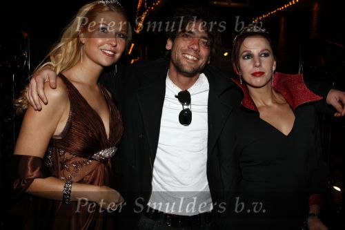 Amsterdam 21 december 2008
House warm party van Jan Smit en Yolanthe Cabau v Kasbergen. Iedereen is verkleed in kleding uit sprookjes. cameraman Jaap met 2 dames
Peter Smulders bv