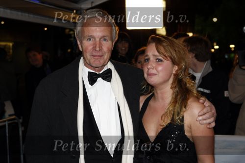 Amsterdam 17 november 2008
Premiere oorlogswinter in Tuschinski. Jan Terlouw met kleindochter
Peter Smulderrs bv