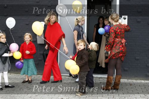 Amsterdam 4 oktober 2008
Prinses Laurentien met Prinses Eloise Prins Claus Cazimir en prinses Leonore bij premiere grote Terra in de Meervaart.
Peter Smulders bv