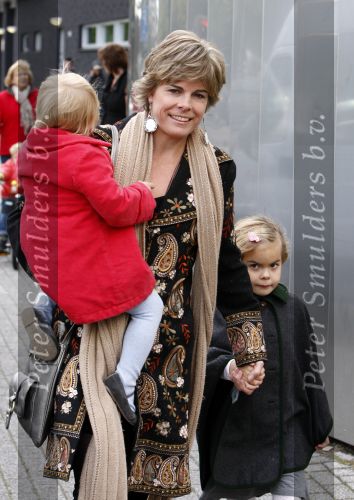 Amsterdam 4 oktober 2008
Prinses Laurentien met Prinses Eloise Prins Claus Cazimir en prinses Leonore bij premiere grote Terra in de Meervaart.
Peter Smulders bv