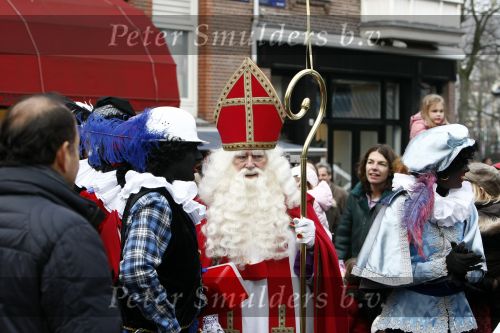 Amsterdam 29 november 2008
Tooske Breugem Ragas met dochter bij zwarte Piet en Sinterklaas.
Peter Smulders bv