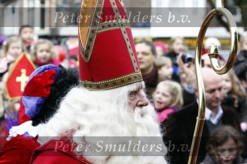 Amsterdam 29 november 2008
Tooske Breugem Ragas met dochter bij zwarte Piet en Sinterklaas.
Peter Smulders bv