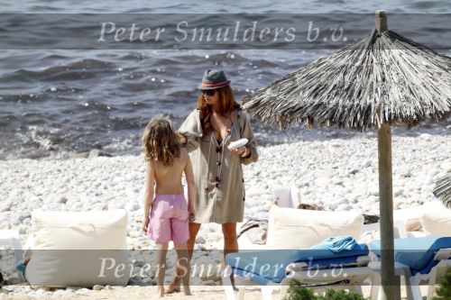 Ibiza 2 mei 2010
Leontine Borsato op vakantie in Ibiza
Peter Smulders bv