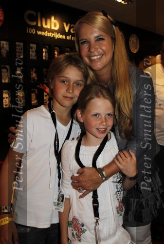 Amsterdam 22 mei 2010
Toppers in de arena met Rene Froger Gerard Joling Jeroen v d Boom en Gordon. Linda de Mol met kinderen Julian en Noah
Peter Smulders bv