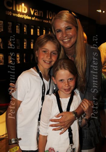 Amsterdam 22 mei 2010
Toppers in de arena met Rene Froger Gerard Joling Jeroen v d Boom en Gordon. Linda de Mol met kinderen Julian en Noah
Peter Smulders bv