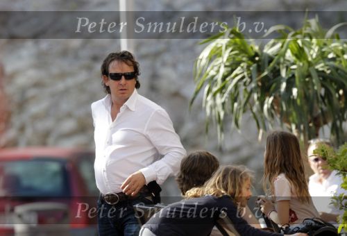 Ibiza 2 mei 2010
Marco Borsato met Leontien Luca Jada Senna en moeder Mary Borsato op vakantie op ibiza.
Peter Smulders bv