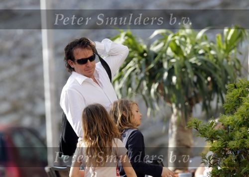 Ibiza 2 mei 2010
Marco Borsato met Leontien Luca Jada Senna en moeder Mary Borsato op vakantie op ibiza.
Peter Smulders bv