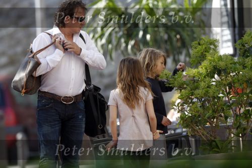 Ibiza 2 mei 2010
Marco Borsato met Leontien Luca Jada Senna en moeder Mary Borsato op vakantie op ibiza.
Peter Smulders bv