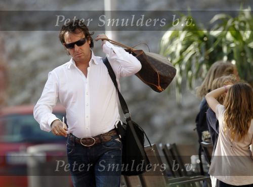 Ibiza 2 mei 2010
Marco Borsato met Leontien Luca Jada Senna en moeder Mary Borsato op vakantie op ibiza.
Peter Smulders bv
